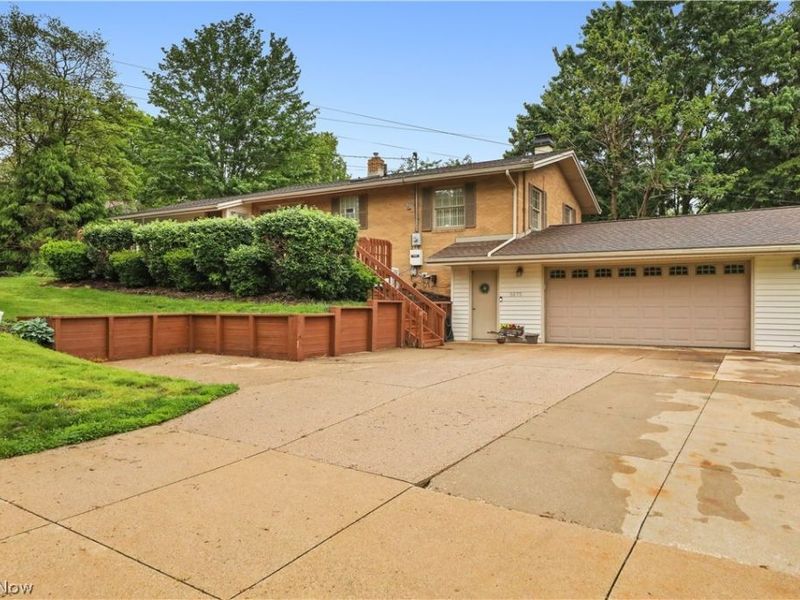3875 N Glenridge Road , Akron, OH 44319 Photo 2