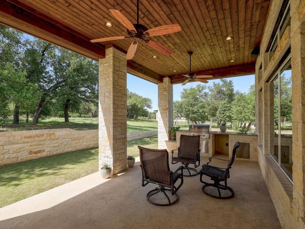 105 Arrowhead RD , Georgetown, TX 78633