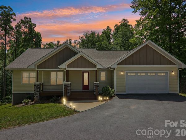 318 Cider Hill Lane, Hendersonville, NC 28792