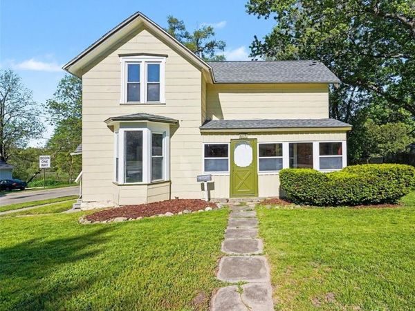 512 S Broad Street , Holly Vlg, MI 48442