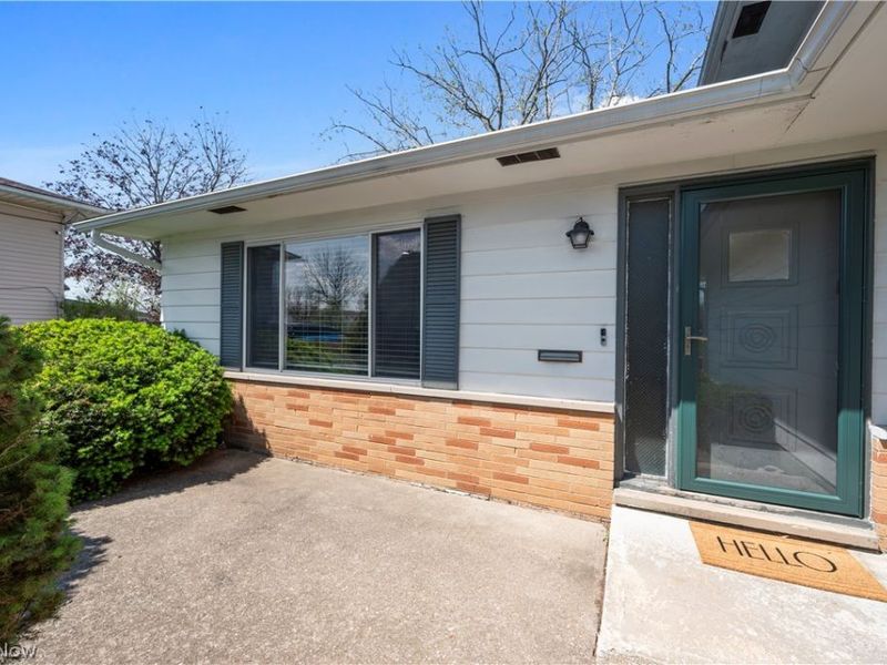 5894 Marra Drive, Bedford Heights, OH 44146 Photo 2