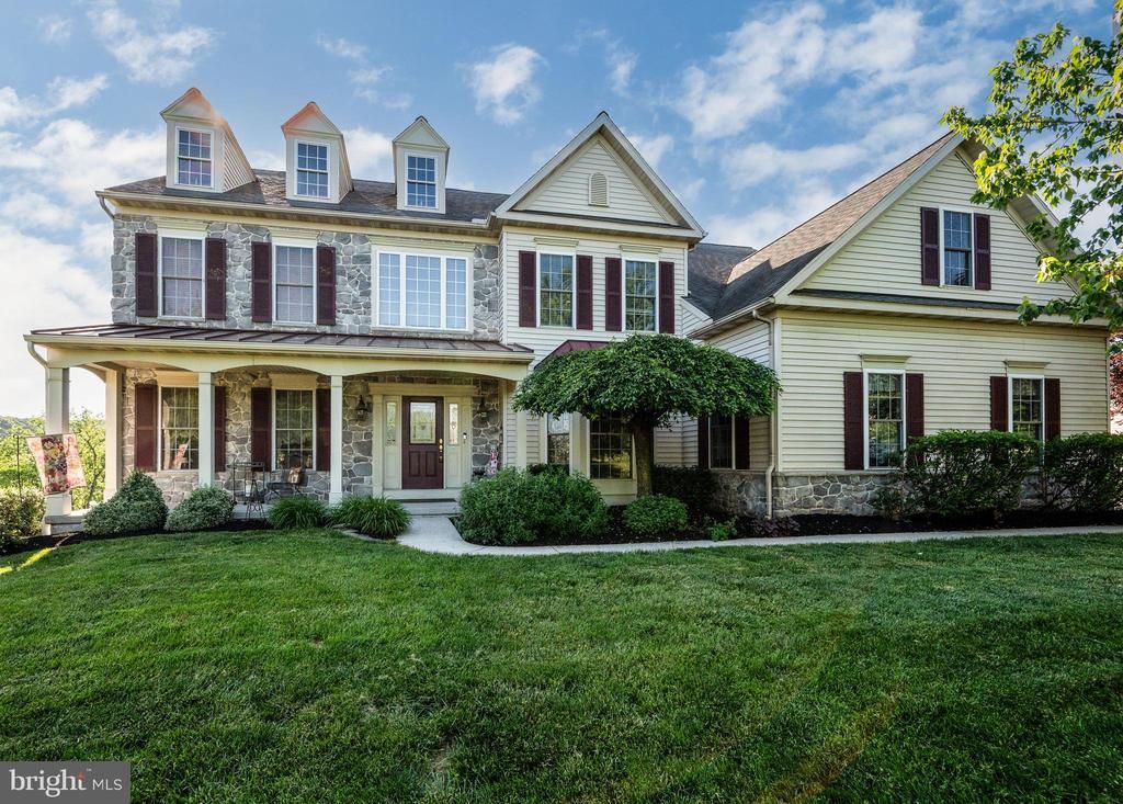 33 SWEETWATER LANE, WERNERSVILLE, PA 19565