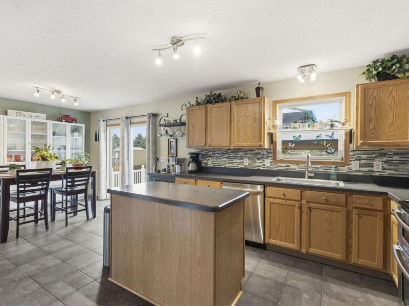206 Dowler Drive , Ashville, OH 43103 Photo 4