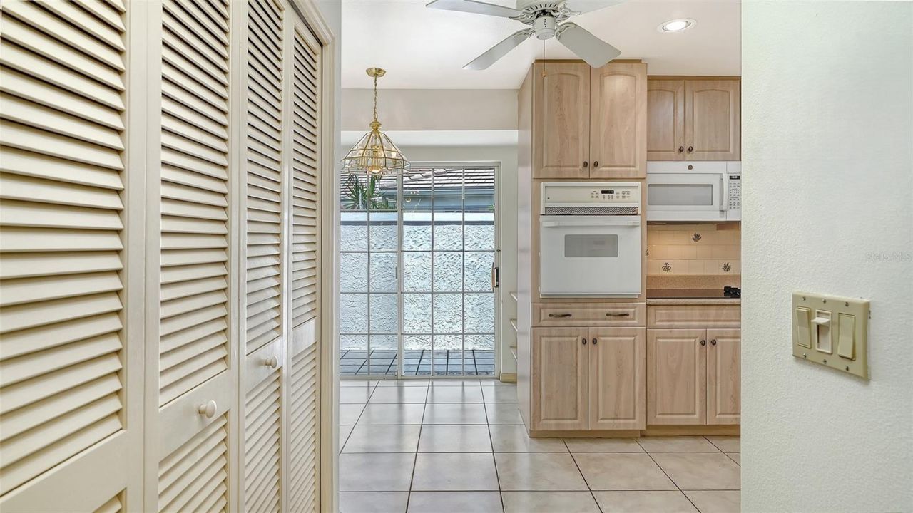 4429 Oakley Greene , Unit 6, Sarasota, FL 34235 Photo