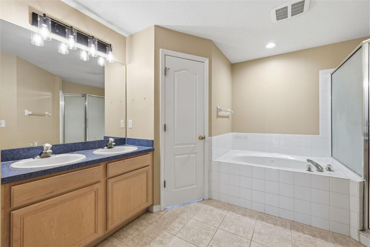 16208 Swenson Terrace , Lutz, FL 33549 Photo