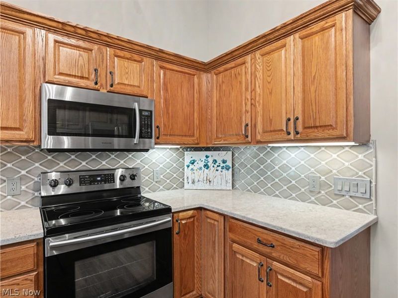 568 Breiton Circle , Barberton, OH 44203 Photo 7