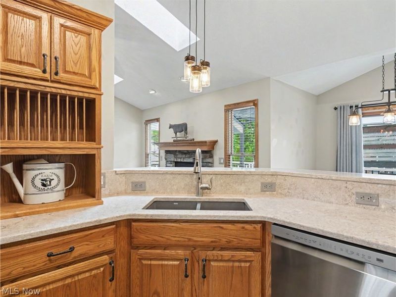 568 Breiton Circle , Barberton, OH 44203 Photo 9