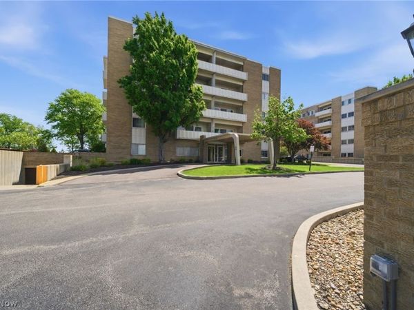 2039 Wooster Road , Rocky River, OH 44116