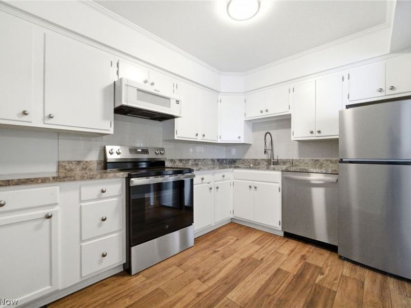 2039 Wooster Road, Rocky River, OH 44116 Photo 8