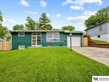7718 Seward Street , Omaha, NE 68114