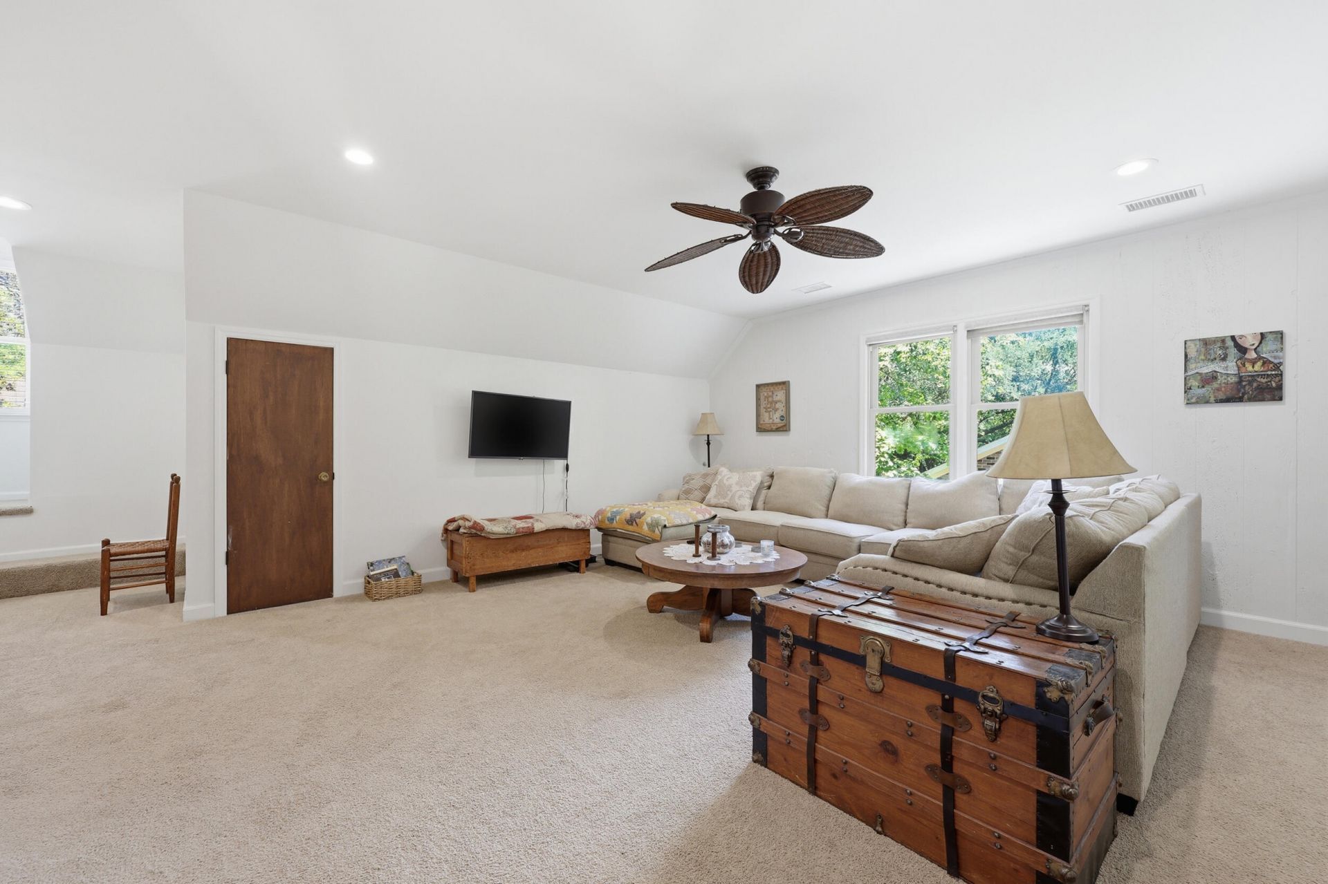 210 Fort Street Photo 24