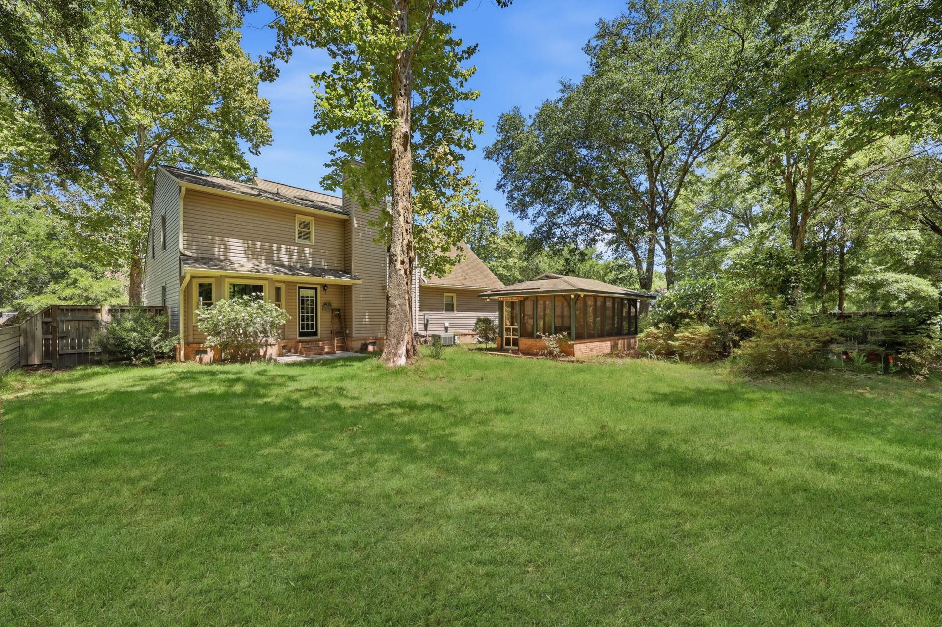 210 Fort Street Photo 30