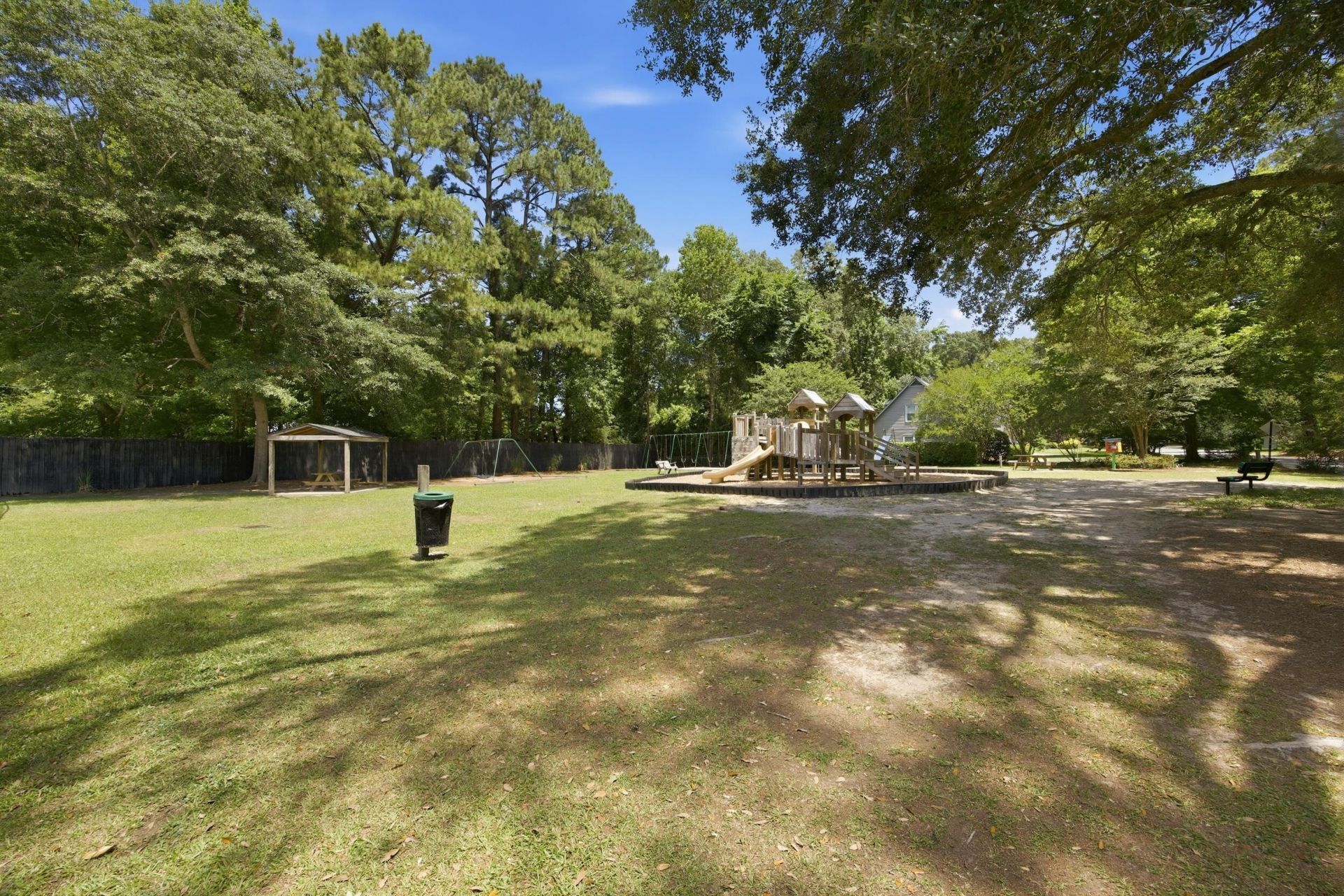 210 Fort Street Photo 36