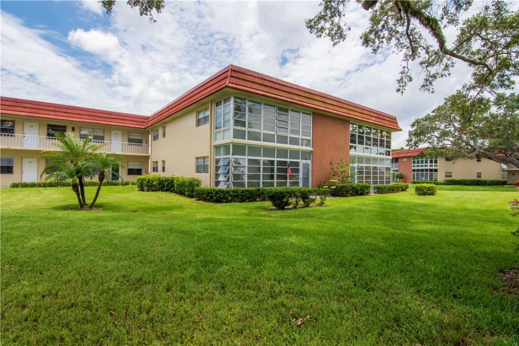 61 Woodland Drive, Unit 106, Vero Beach, FL 32692 Photo