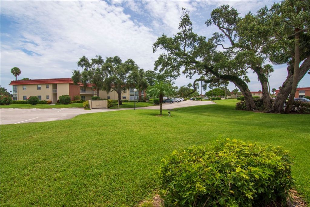 61 Woodland Drive, Unit 106, Vero Beach, FL 32692 Photo