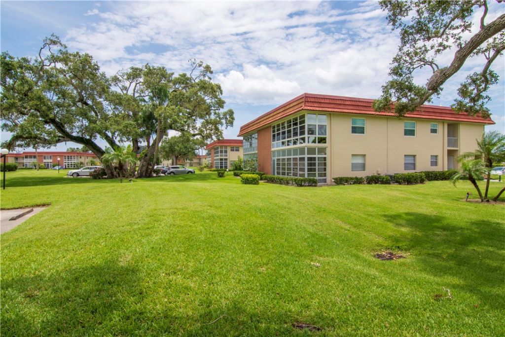 61 Woodland Drive, Unit 106, Vero Beach, FL 32692 Photo
