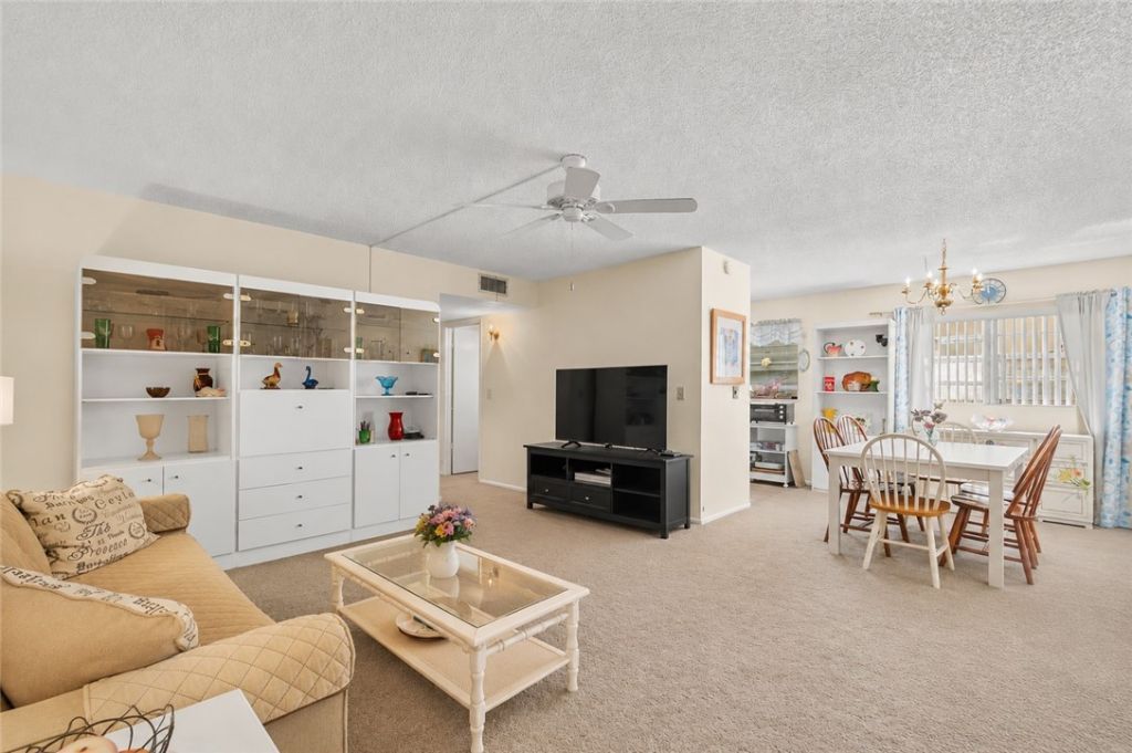 61 Woodland Drive, Unit 106, Vero Beach, FL 32692 Photo