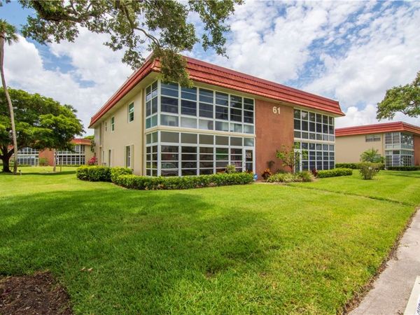 61 Woodland Drive, Unit 107, Vero Beach, FL 32962
