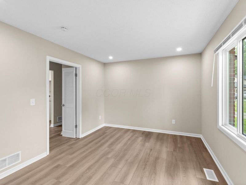 4999 Doral Avenue , Columbus, OH 43213 Photo 8