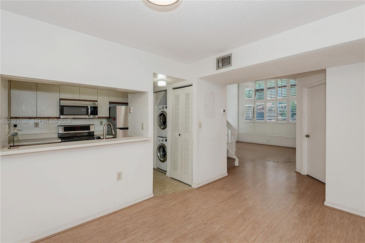 15525 N Miami Lakeway N, Unit 205-8, Miami Lakes, FL 33014 Photo