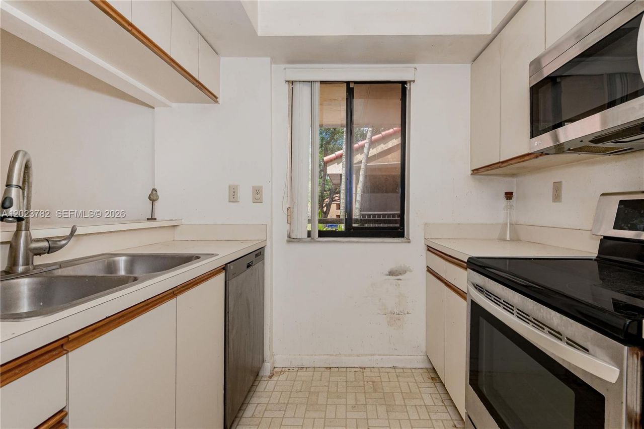 15525 N Miami Lakeway N, Unit 205-8, Miami Lakes, FL 33014 Photo