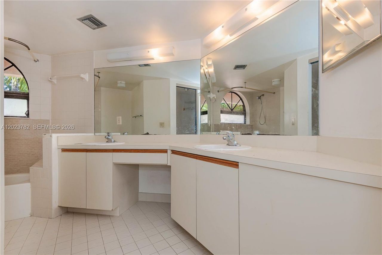15525 N Miami Lakeway N, Unit 205-8, Miami Lakes, FL 33014 Photo