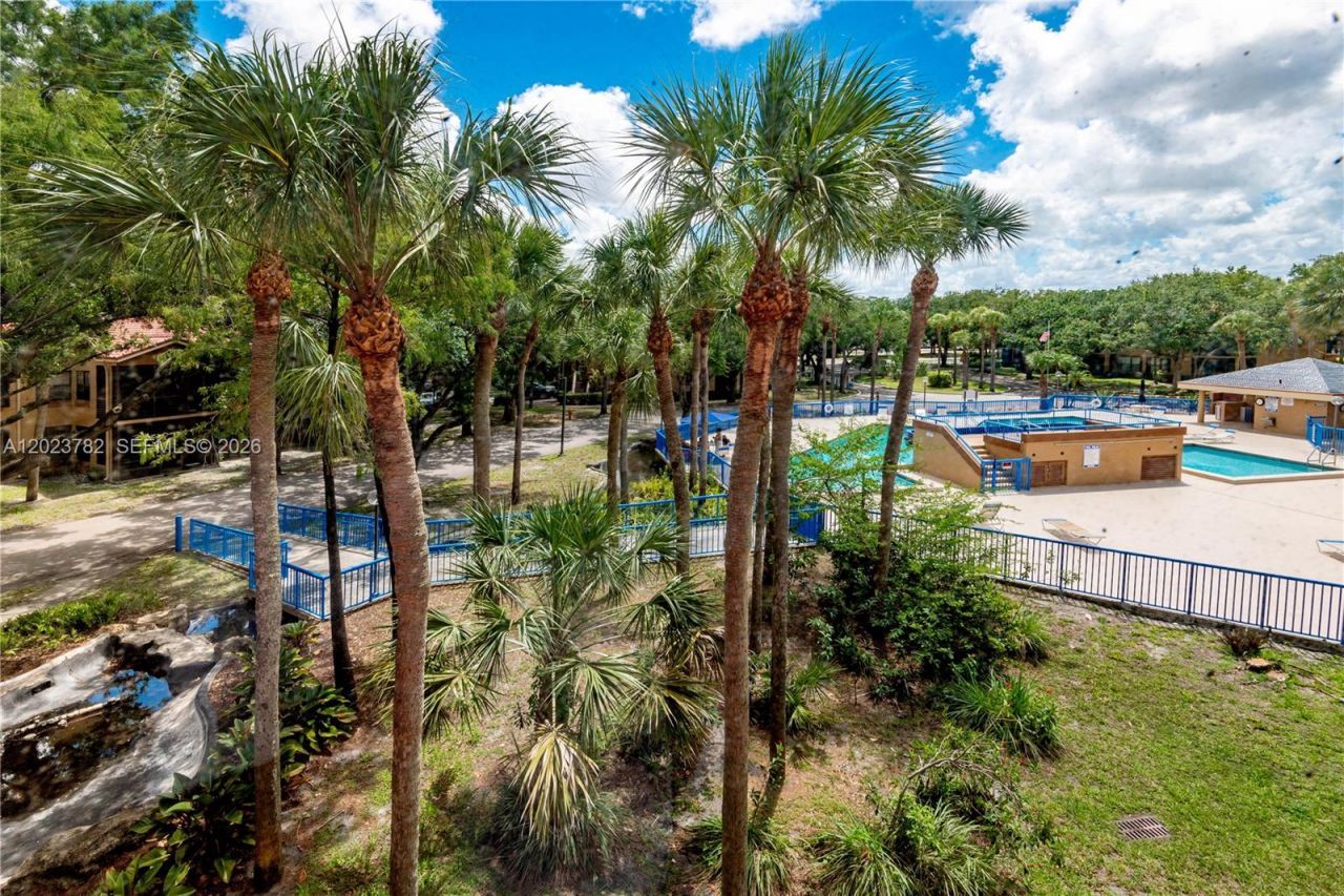 15525 N Miami Lakeway N, Unit 205-8, Miami Lakes, FL 33014 Photo