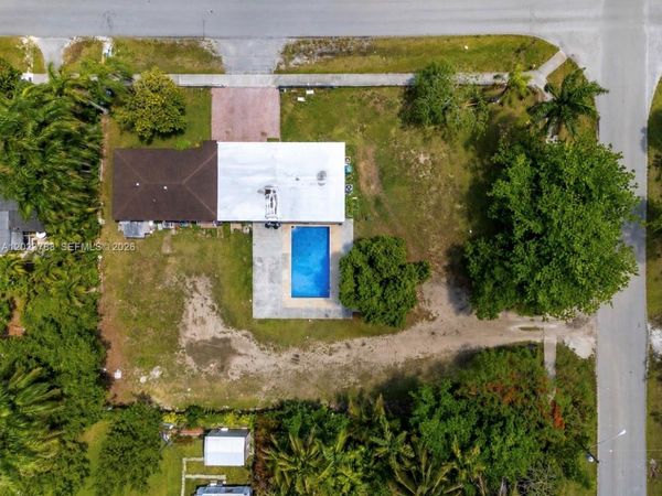 329 NW 13th St , Homestead, FL 33030