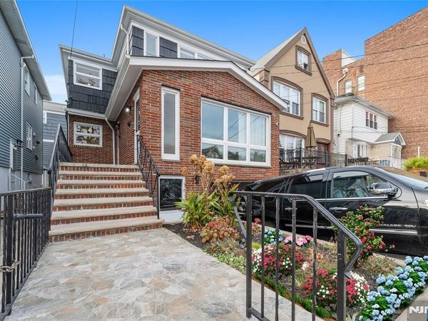 857 Avenue C, BAYONNE, NJ 07002