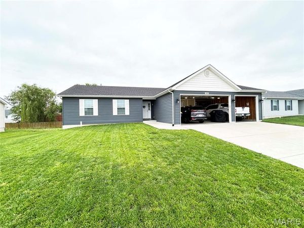 306 Harvest Drive , Wright City, MO 63390