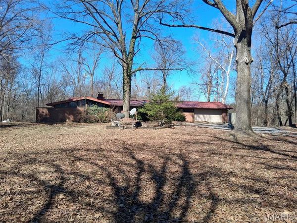 2911 N Center Street , Maryville, IL 62062