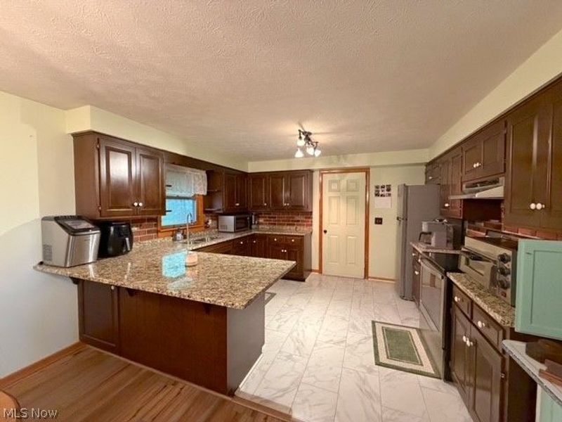 6092 East Avenue Extension SE, Gnadenhutten, OH 44629 Photo 7