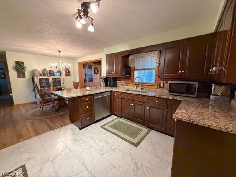 6092 East Avenue Extension SE, Gnadenhutten, OH 44629 Photo 8