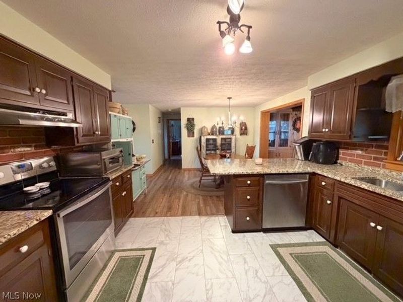 6092 East Avenue Extension SE, Gnadenhutten, OH 44629 Photo 9