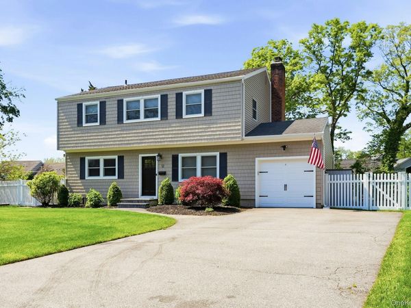 12 Westbrook Lane , Smithtown, NY 11787