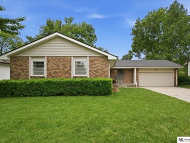 528 S 215th Street , Elkhorn, NE 68022