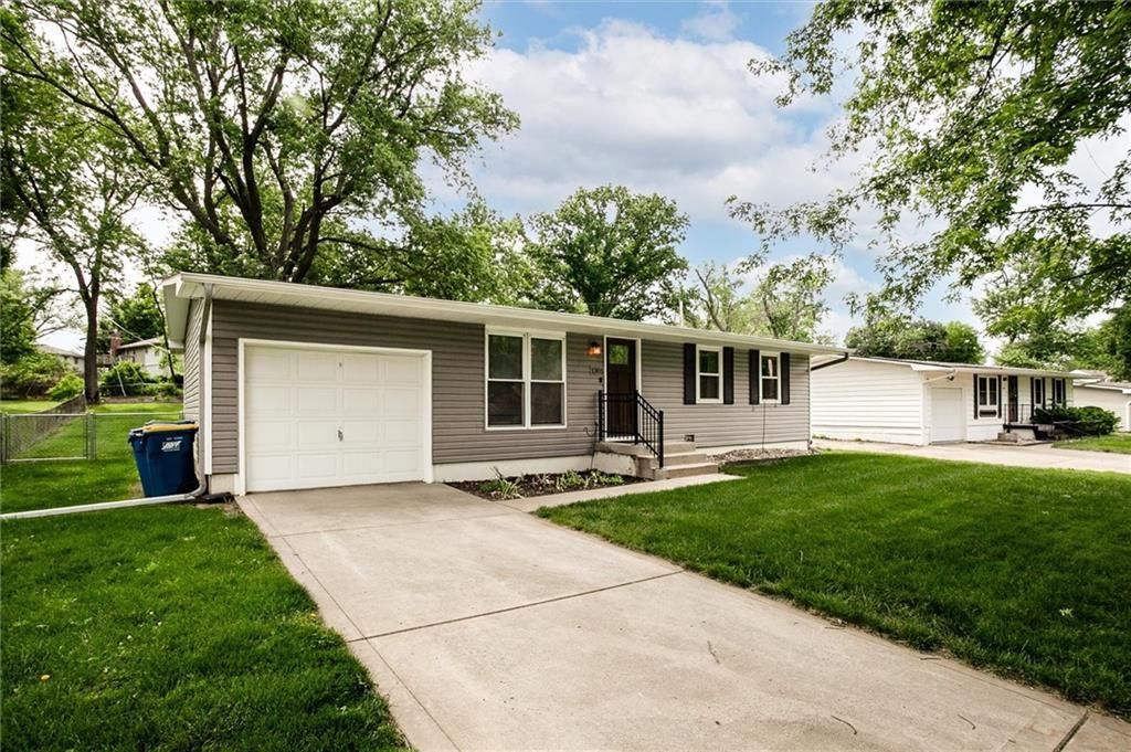 1305 Park Lane, Liberty, MO 64068 Main Photo