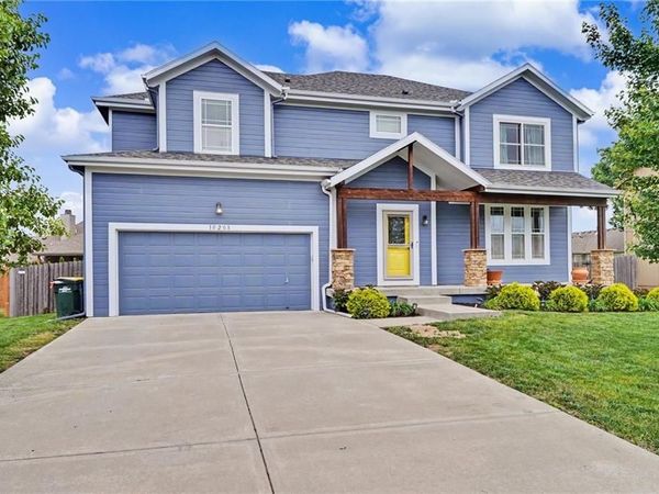 10208 Theden Circle, Lenexa, KS 66220