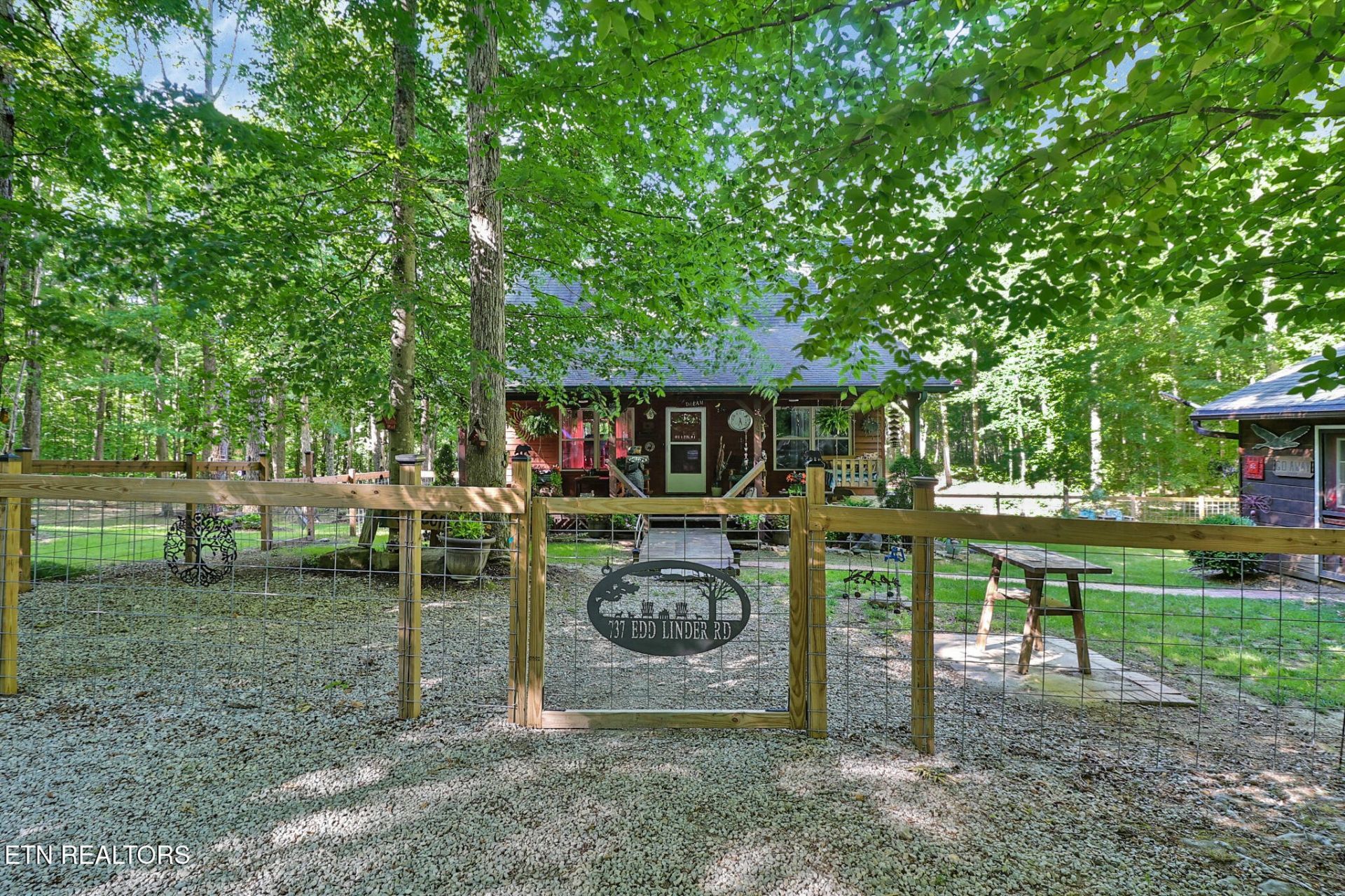 737 Edd Linder Rd , Jamestown, TN 38556 Main Photo