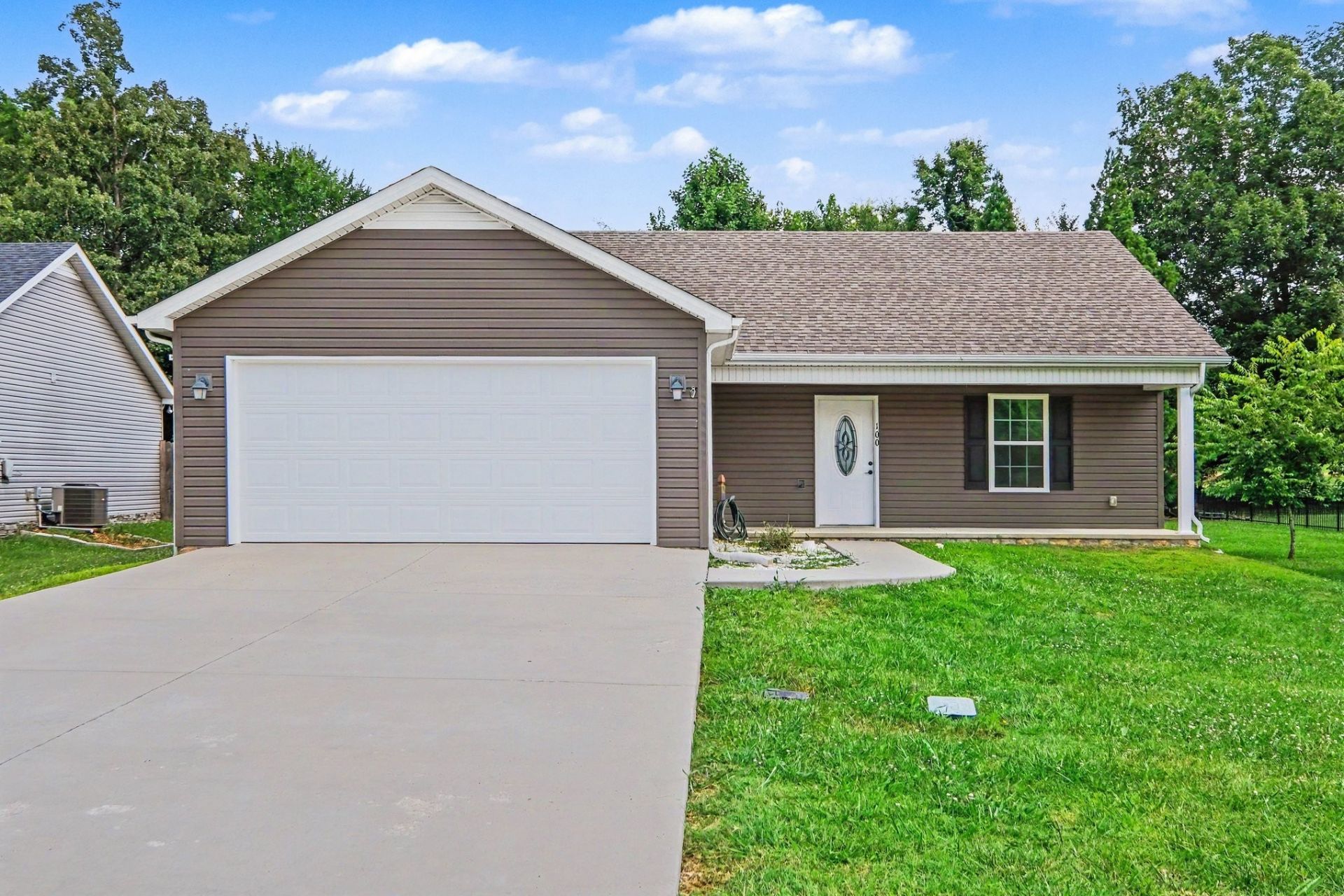 100 Collinwood Dr, Tullahoma, TN 37388 Main Photo