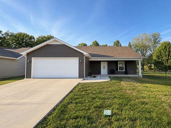 100 Collinwood Dr , Tullahoma, TN 37388
