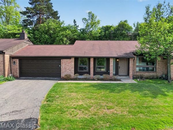 2061 Burgundy Street, West Bloomfield Twp, MI 48323