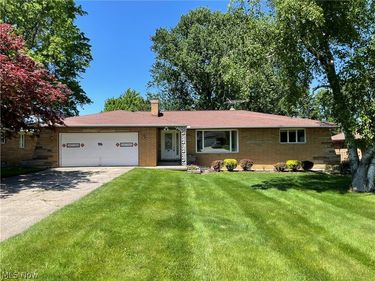 729 E Parkhaven Drive, Seven Hills, OH 44131