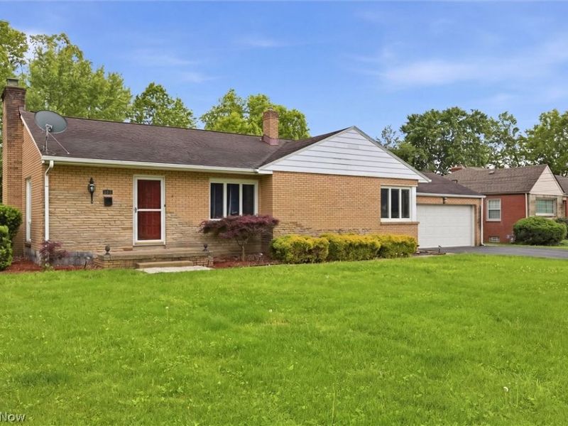 765 Ewing Road , Youngstown, OH 44512 Photo 2