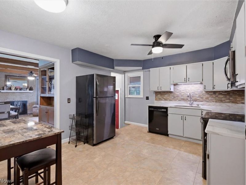 765 Ewing Road , Youngstown, OH 44512 Photo 4