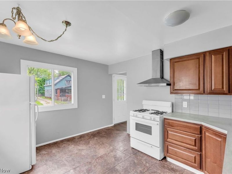 16605 Glenpark Avenue , Cleveland, OH 44128 Photo 10