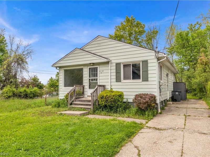 16605 Glenpark Avenue , Cleveland, OH 44128 Photo 2