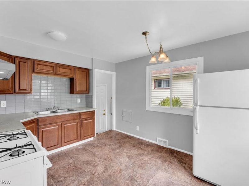 16605 Glenpark Avenue , Cleveland, OH 44128 Photo 7
