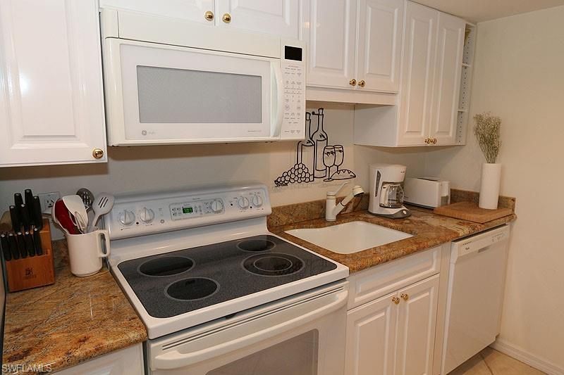 480 5th St S, Unit 202, Naples, FL 34102 Photo
