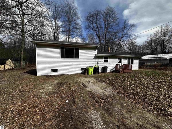 2903 Whitney Beach S, Beaverton, MI 48612